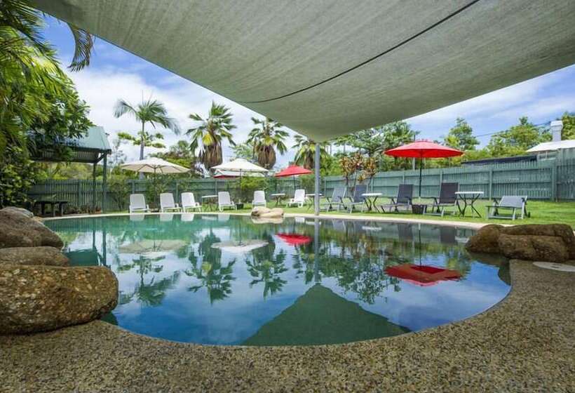 Magnetic Sunsets Resort