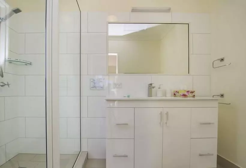 Magnetic Sunsets Resort