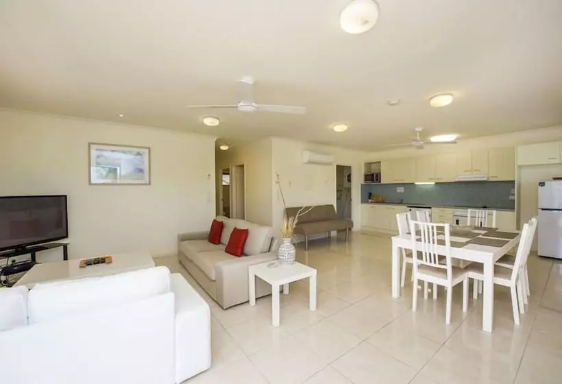 Magnetic Sunsets Resort