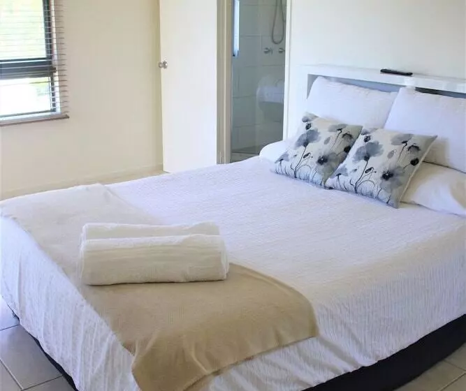 Magnetic Sunsets Resort