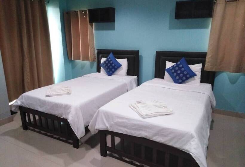 ホテル Ananya Residence