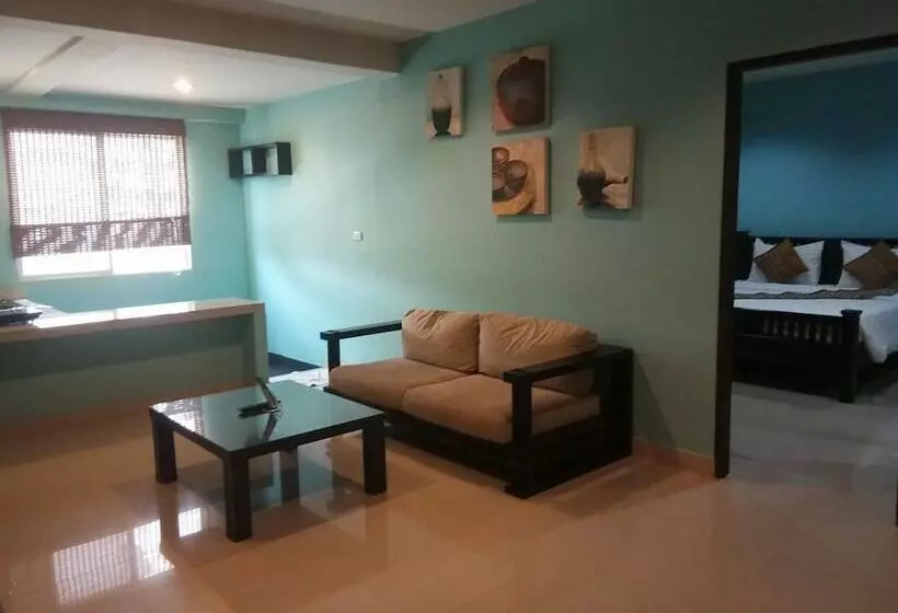 ホテル Ananya Residence