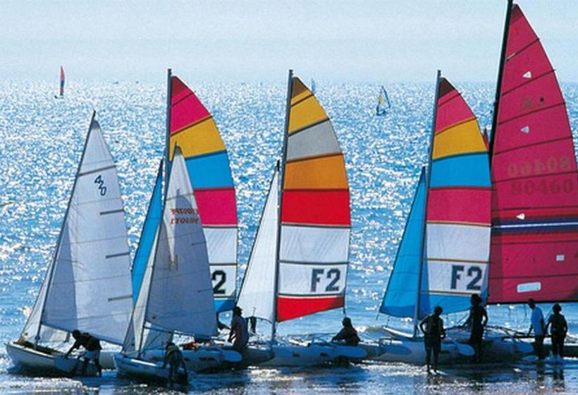 هتل Azureva Saint Cyprien