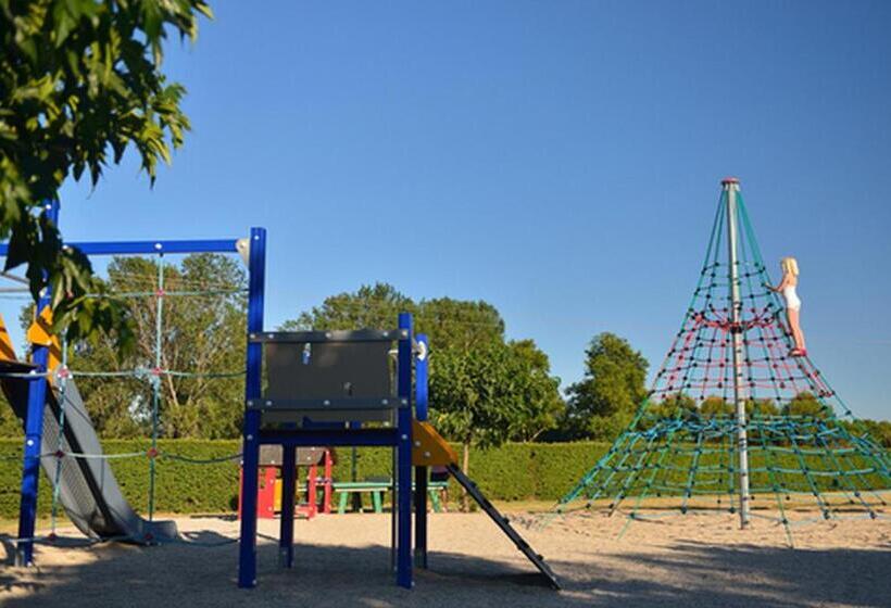 هتل Azureva Saint Cyprien