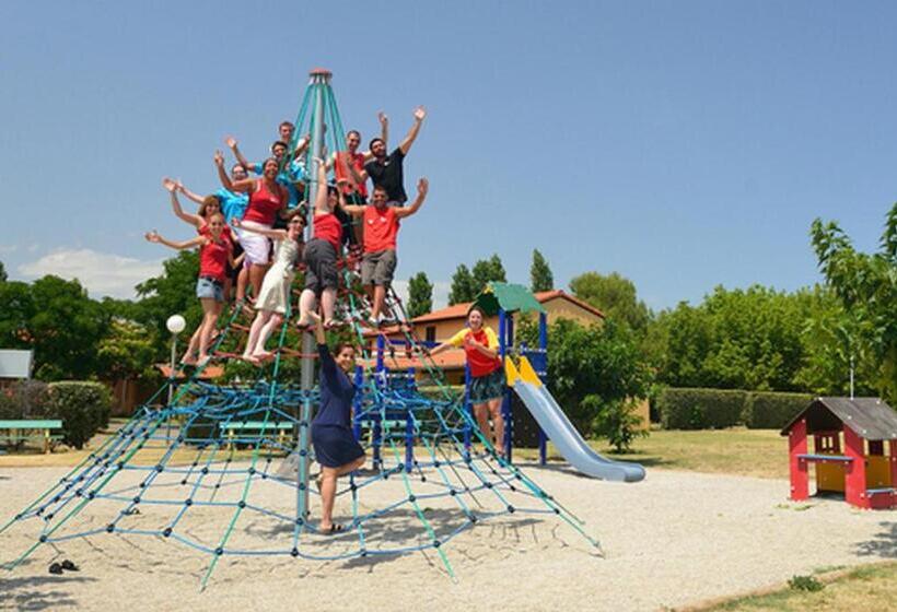 هتل Azureva Saint Cyprien