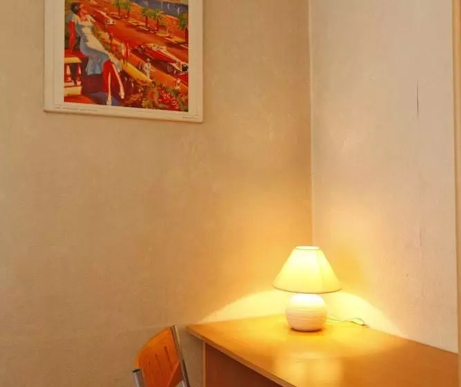 Large Studio Dowtown In Nice Near Tramway