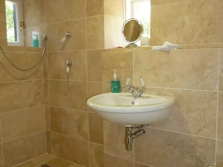 The Old Vicarage B&b