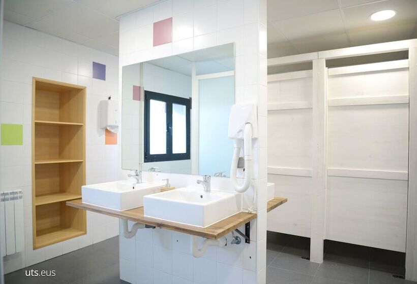 Abaraxka Hostel Disfruta La Vía Verde Del Urola Hasta La Playa   Naturaleza Montañas Y Riqueza Cultu