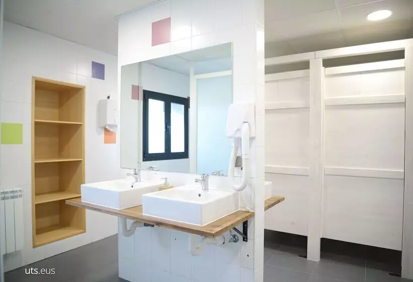 Abaraxka Hostel Disfruta La Vía Verde Del Urola Hasta La Playa   Naturaleza Montañas Y Riqueza Cultu