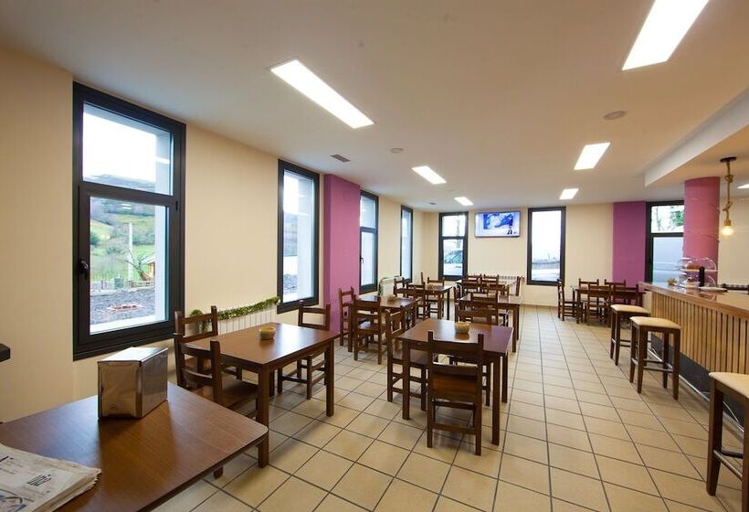 Albergue Miguelín Hostel