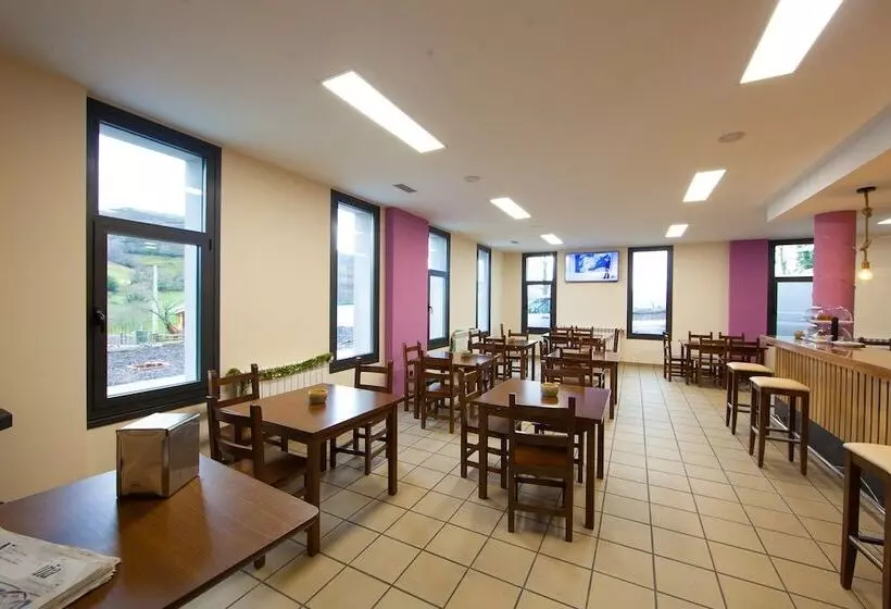 Albergue Miguelín   Hostel