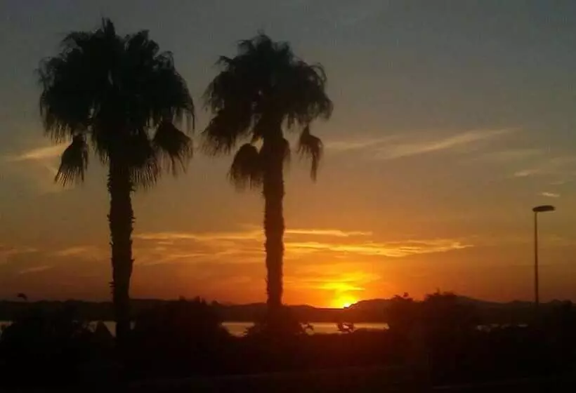 تختخواب و صبحانه Casa Frente Al Lago Rosa