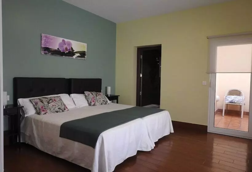 مسافرخانه Habitaciones Amelia