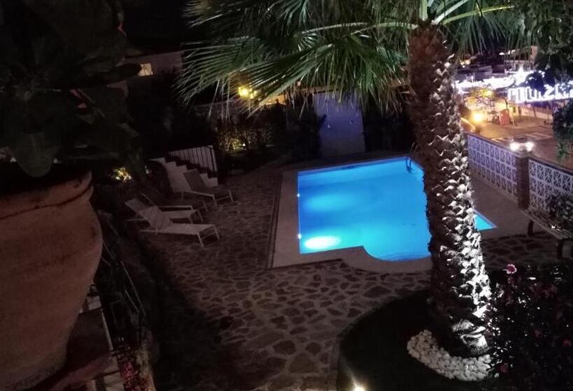 فندق Boutique X Pueblo, Benalmádena