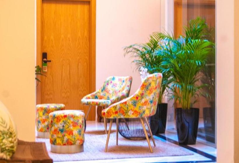 هتل Sweet Sevilla Suites