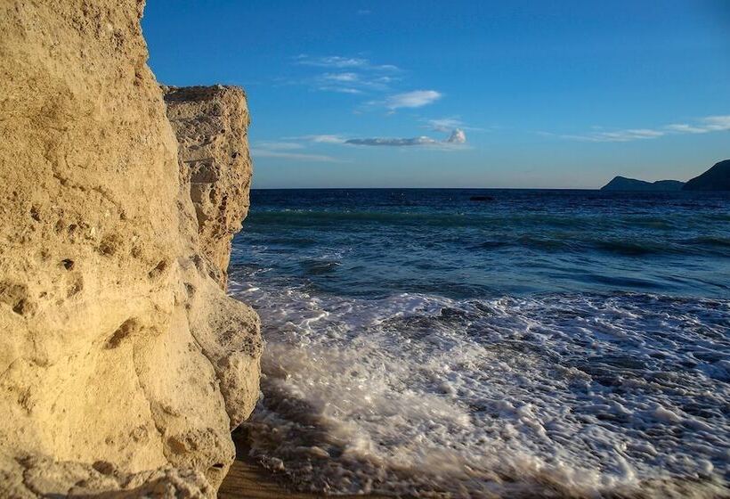 簡易ホテル La Palmera. El Amanecer En El Parque Natural
