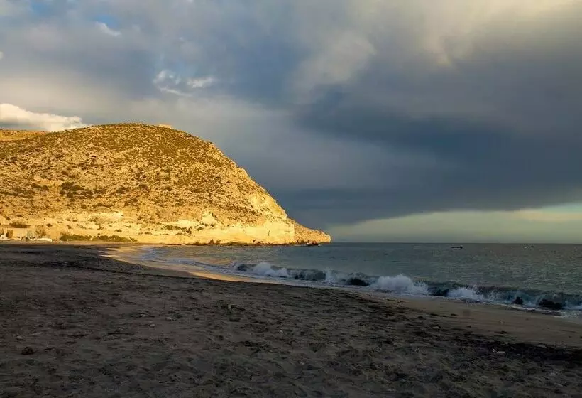 簡易ホテル La Palmera. El Amanecer En El Parque Natural