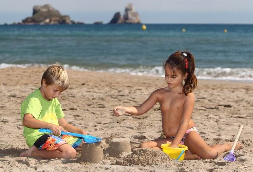 پانسیون Hostel Costa Brava