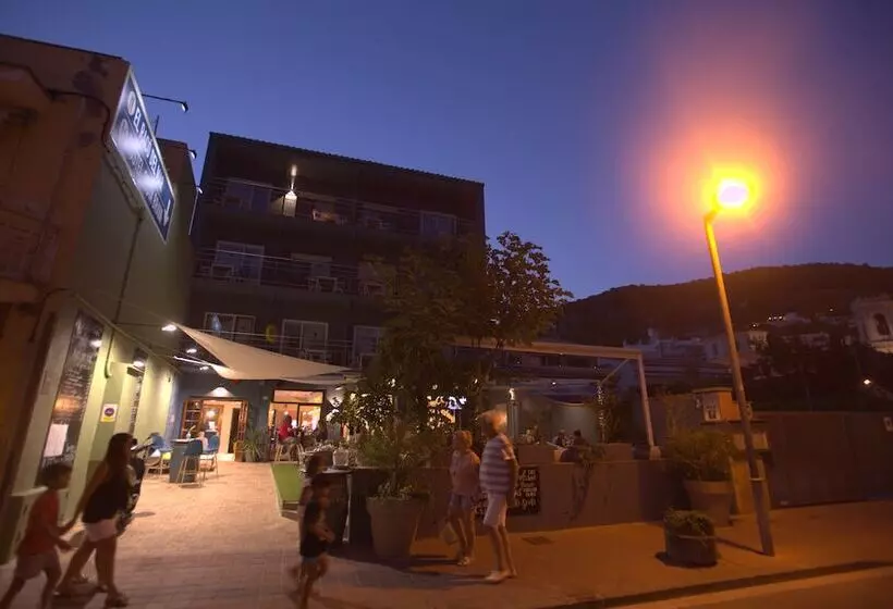 پانسیون Hostel Costa Brava