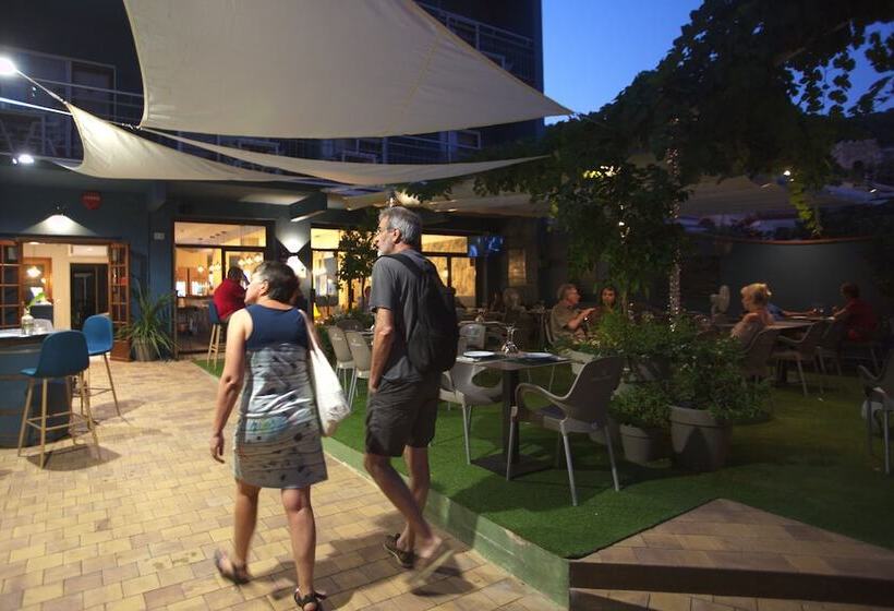 پانسیون Hostel Costa Brava