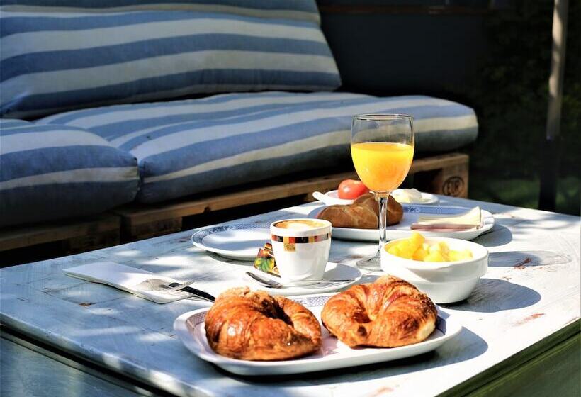 پانسیون Hostel Costa Brava