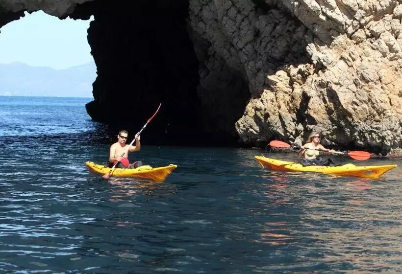 پانسیون Hostel Costa Brava