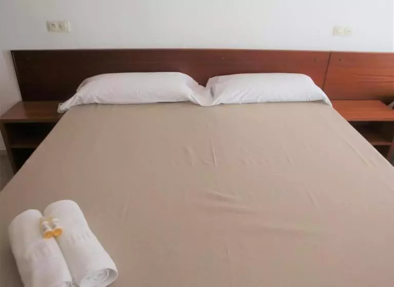 پانسیون Hostel Costa Brava