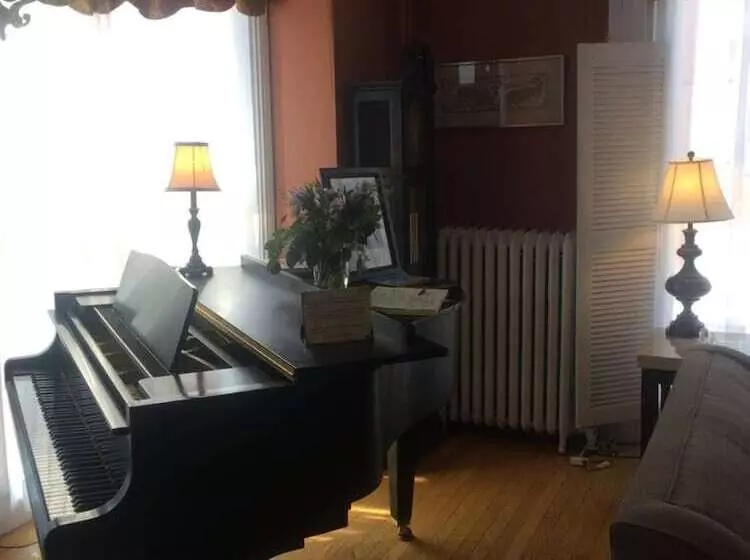 ベッドアンドブレックファースト Inn At Park Spring
