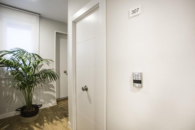 مسافرخانه Hola Rooms