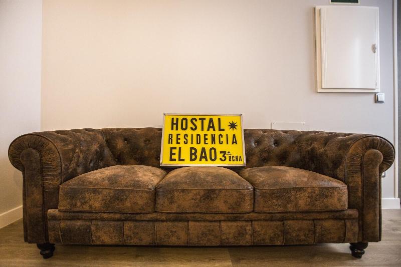 مسافرخانه Hola Rooms