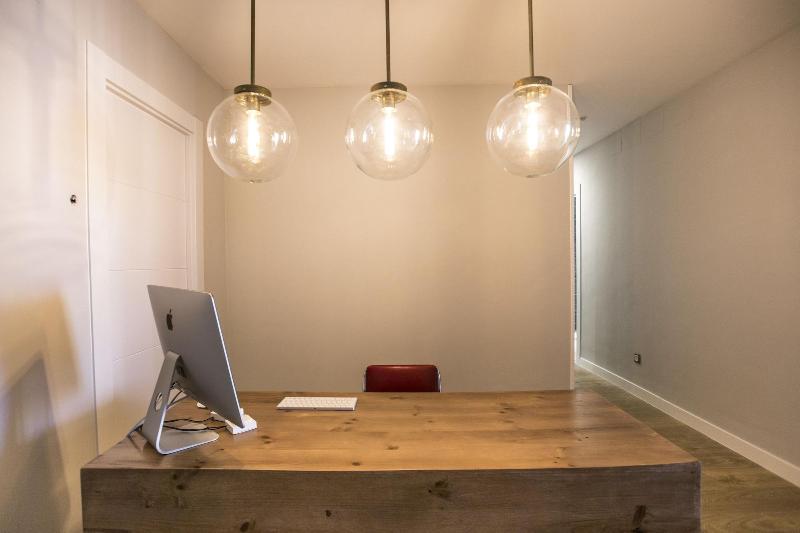 مسافرخانه Hola Rooms