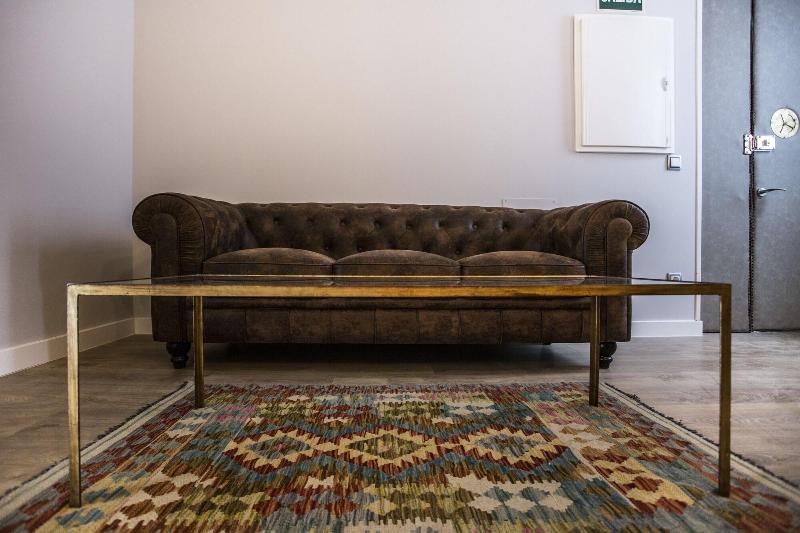 مسافرخانه Hola Rooms