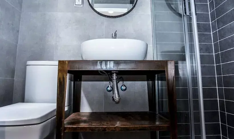 مسافرخانه Hola Rooms