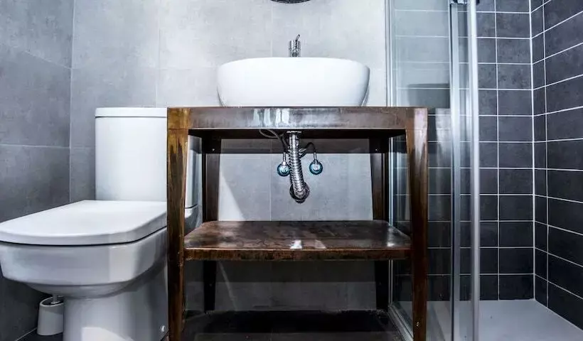 مسافرخانه Hola Rooms