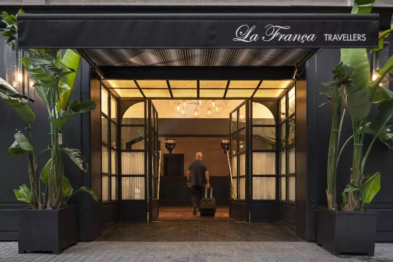 مسافرخانه La França Travellers Adults Only