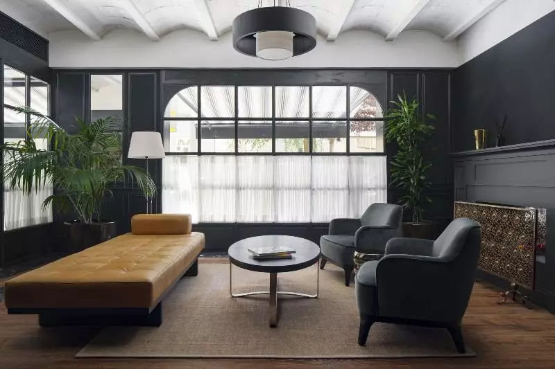 مسافرخانه La França Travellers Adults Only