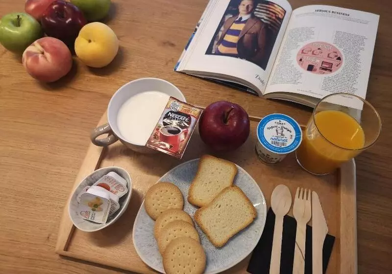 مسافرخانه La França Travellers Adults Only