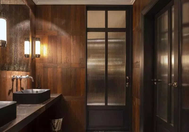 مسافرخانه La França Travellers Adults Only