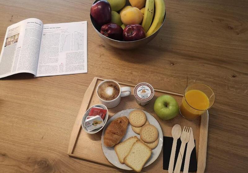 Хостел La França Travellers Adults Only