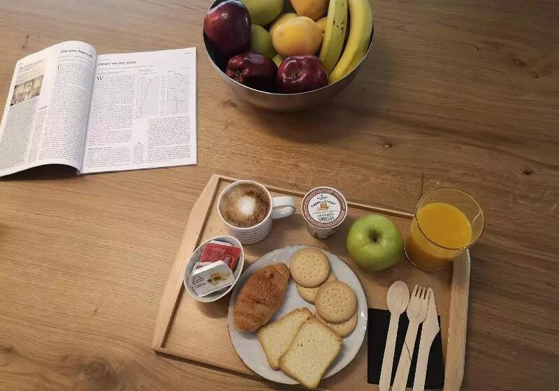 مسافرخانه La França Travellers Adults Only