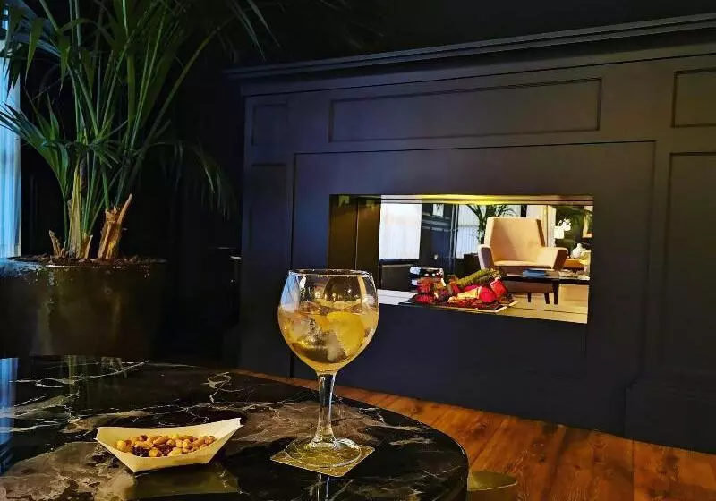 مسافرخانه La França Travellers Adults Only