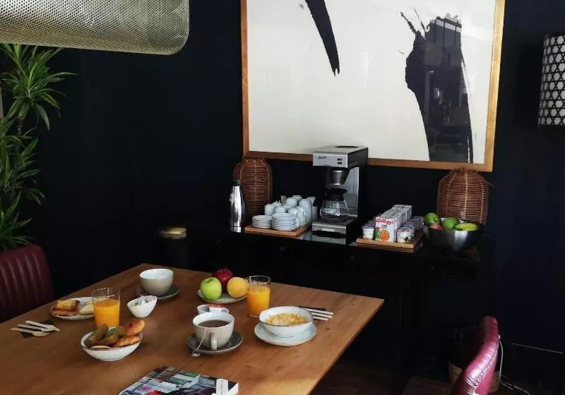 مسافرخانه La França Travellers Adults Only