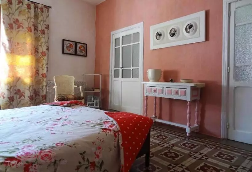 Hostelli La Solana, Alojamiento Y Alfarería