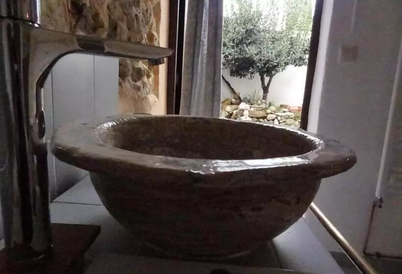 Hostelli La Solana, Alojamiento Y Alfarería