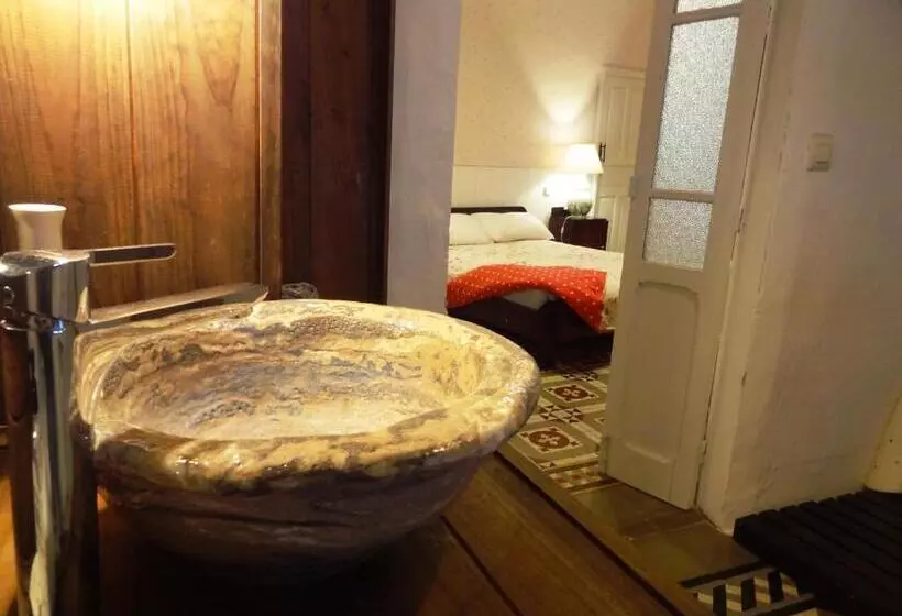 Hostelli La Solana, Alojamiento Y Alfarería