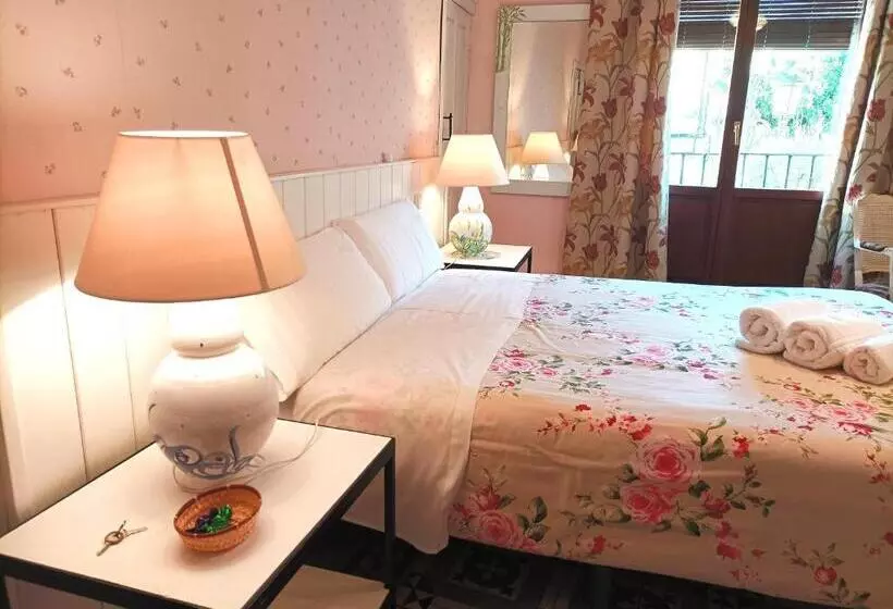 Hostelli La Solana, Alojamiento Y Alfarería