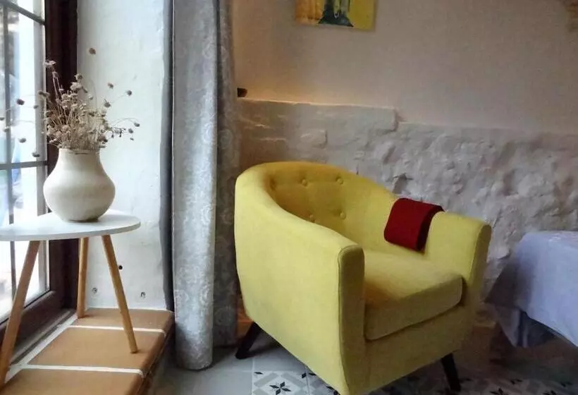 Hostelli La Solana, Alojamiento Y Alfarería