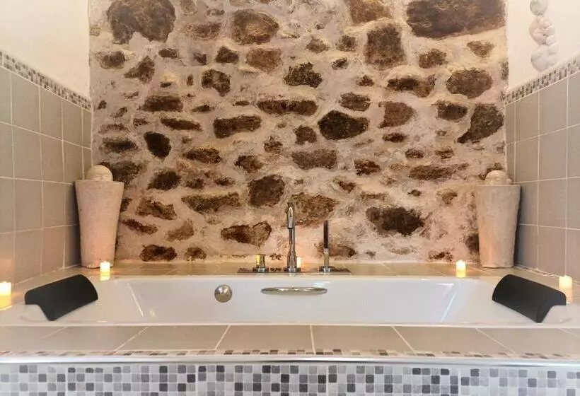 Hostelli La Solana, Alojamiento Y Alfarería