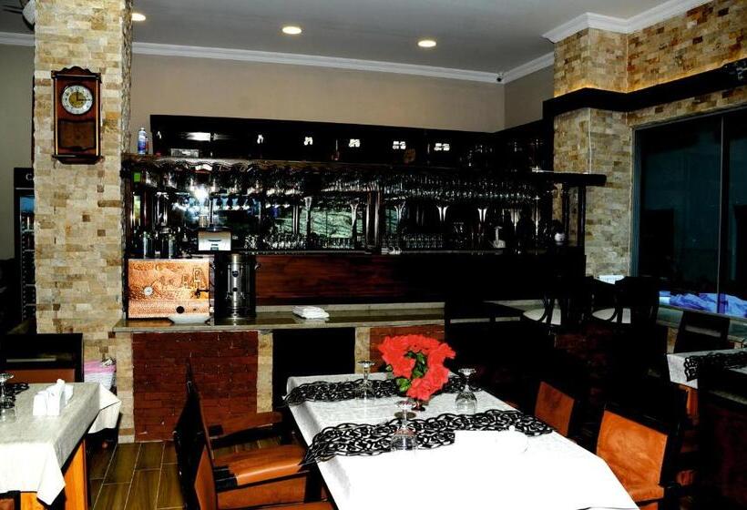 בית מלון כפרי Hill River