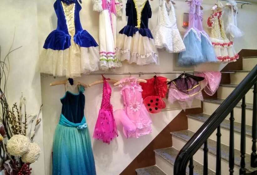 تختخواب و صبحانه Dancedoll House